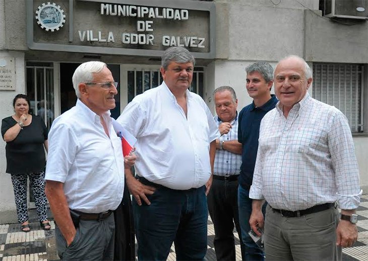 elciudadanoweb's tweet photo. .@MiguelLifschitz y @albertomricci coordinaron acciones para recuperar a VGG | https://t.co/rEaT8FFQl8 https://t.co/X7kIiz7Jb6