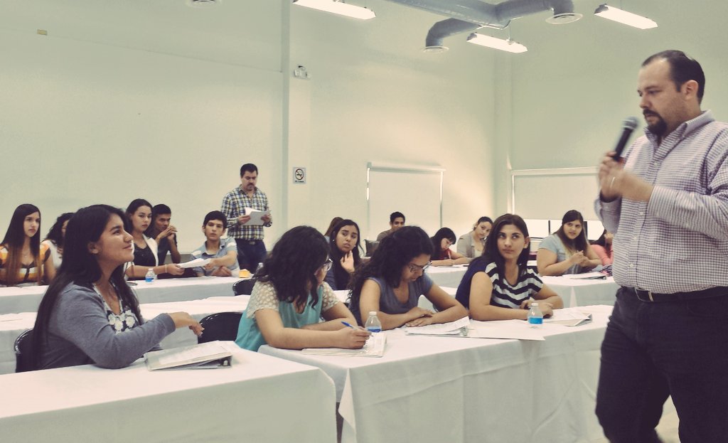 fer_sonora's tweet photo. Hoy en #FERTalks @manueldr invita a los estudiantes a ser disruptivos para cambiar su vida y salir del status quo https://t.co/W1lmAbBeUf