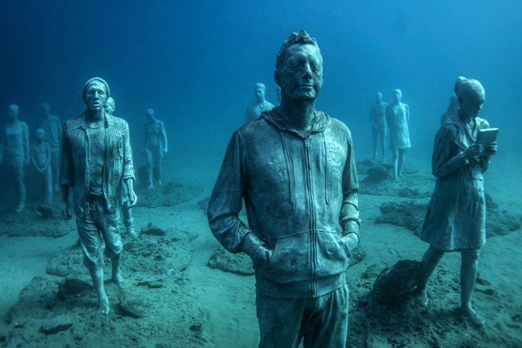 Underwater sculpture park marks the refugee crisis #jasondecairestaylor bit.ly/1oa7S2H