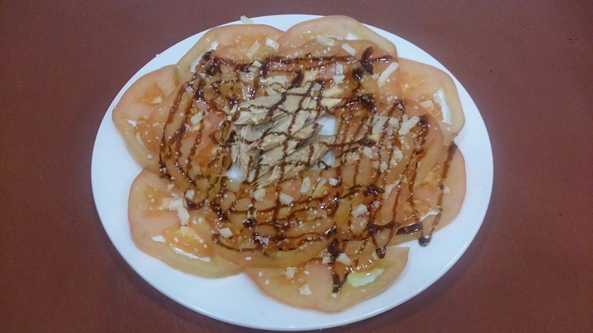 monstruodelace's tweet photo. Pide tu cerveza gélida con un tomatito aliñao con melva canutera y vinagre de Modena en @monstruodelace https://t.co/VvoWGpsD8L