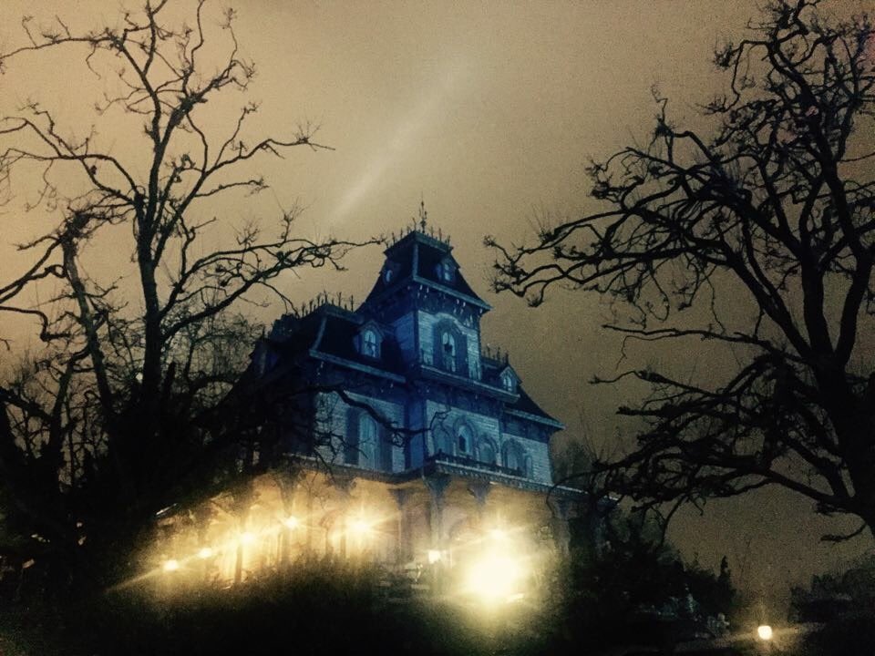 imsidiofficial's tweet photo. Quand le temps pourri te permet de faire des photos comme ça ! 😍😍😍
#Disney #MaisonHantée #Biimm #PhotoIphone https://t.co/8D4ZRkhqHE