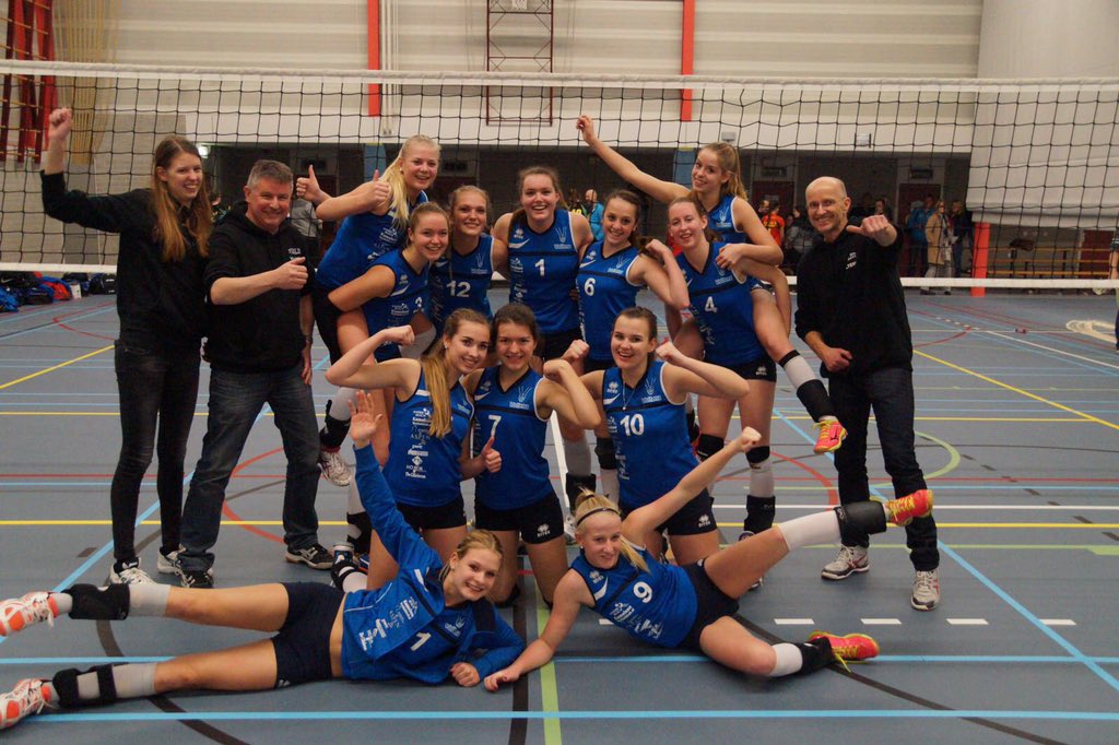 Voltena_NL's tweet photo. A meiden na een enerverende reeks wedstrijden de kruisfinale gehaald en gewonnen, dus finale! Super hoor! https://t.co/o0Iqjssh53