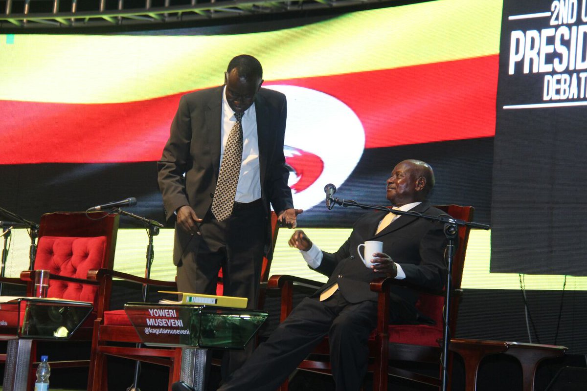 KiryowaKk's tweet photo. Gen. Biraaro shares a light moment and seeks guidance from @KagutaMuseveni foreign policy during the break https://t.co/ZL0CcYxHRB