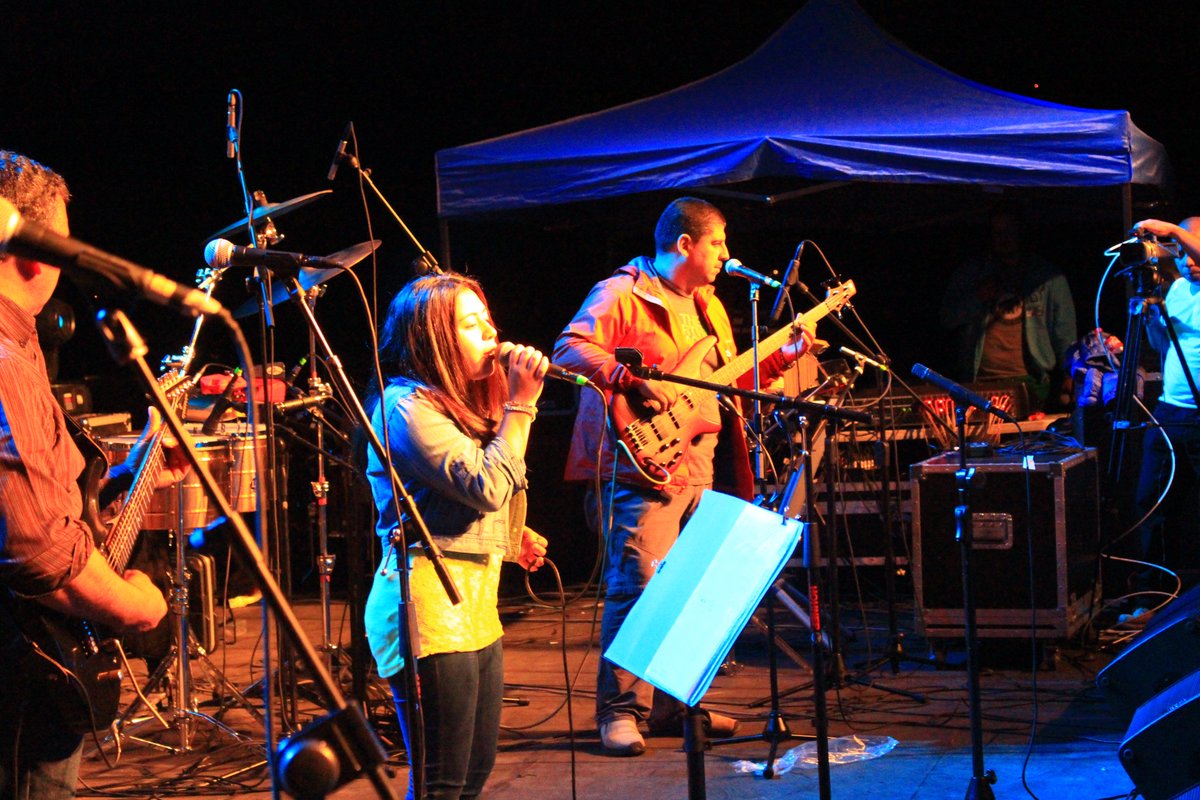 La banda de Dalcahue Retroband abrió la Sexta Jornada de la Semana Dalcahuina 2016