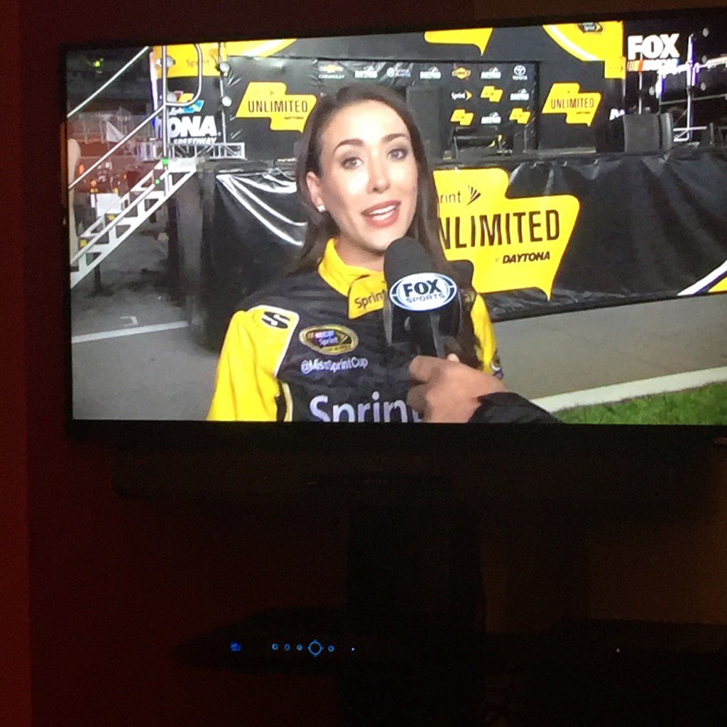 purceydee's tweet photo. Julianna White "Miss Sprint Cup" says #50%off #willPayoffYourIB/ETF #bestNetwork #DaytonaWeekend! #SprintUnlimited https://t.co/ZRC8MPr6xM