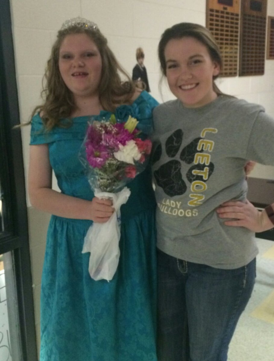 early_cheryl's tweet photo. So proud of Leeton HS student body for voting our Sweet Katie as Homecoming Princess. 💟 Way to go Katie  #leewhat https://t.co/5sW1apOW9R