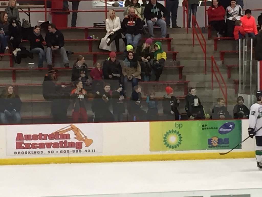 bropete14's tweet photo. #blizzard_hockey   Omaha lancers in the house!!!! https://t.co/EepHbNnkzn