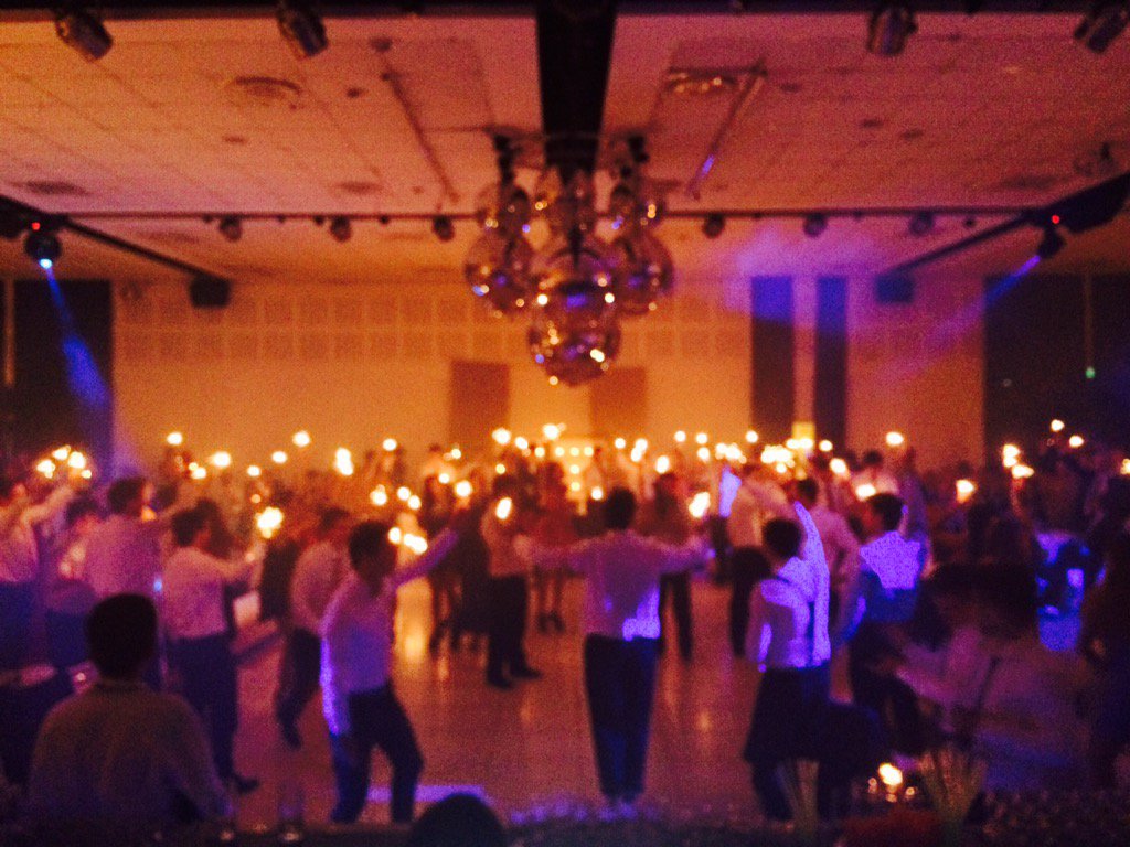 Asi arrancamos en <a href="/Deck39/">Deck39</a> Hoy nos espera una de las buenas <a href="/nicolashpaz/">Nicolas Herrera Paz</a> <a href="/RepilaDJS/">RepilaDJS</a> <a href="/nachobosch/">nacho</a> #buenamusica