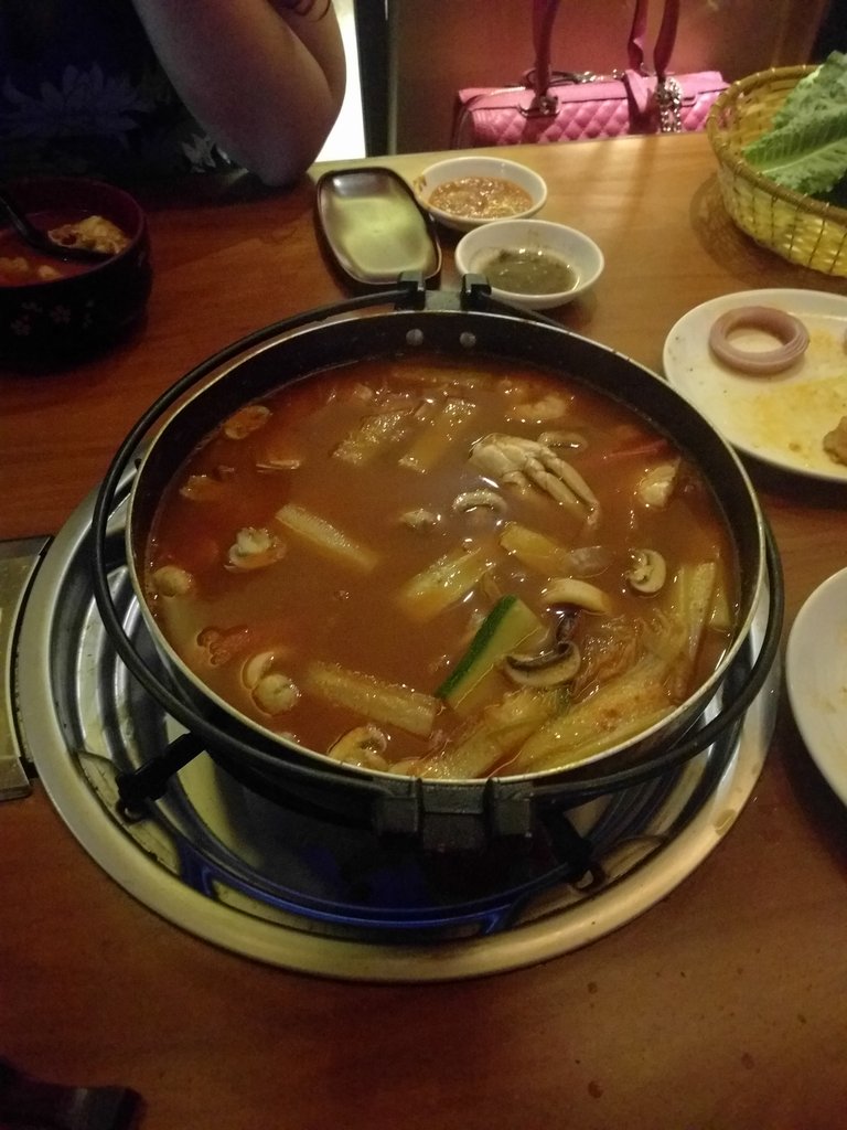NaikP04's tweet photo. My first official #koreanhotpot with octopus and crabs at #hengbok #mumbai #foodporn https://t.co/kVusFJb354