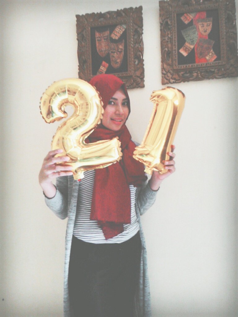 vebyndyaptr's tweet photo. Dan bertambah 1 umurku hari ini. Semoga menjadikan ku wanita yg lebih baik lagi. Terimakasih semuanya🎉🎂🎁😍🙏 https://t.co/YFKrvxjokv