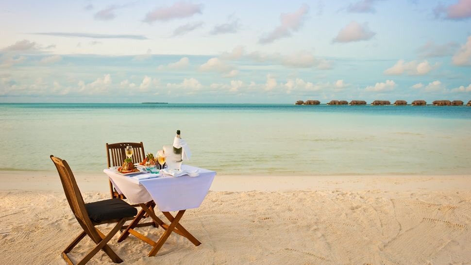 Bubbly on the #beach at @ConradMaldives RT @DemiCassiani: #wine #champagne #food #travel ...