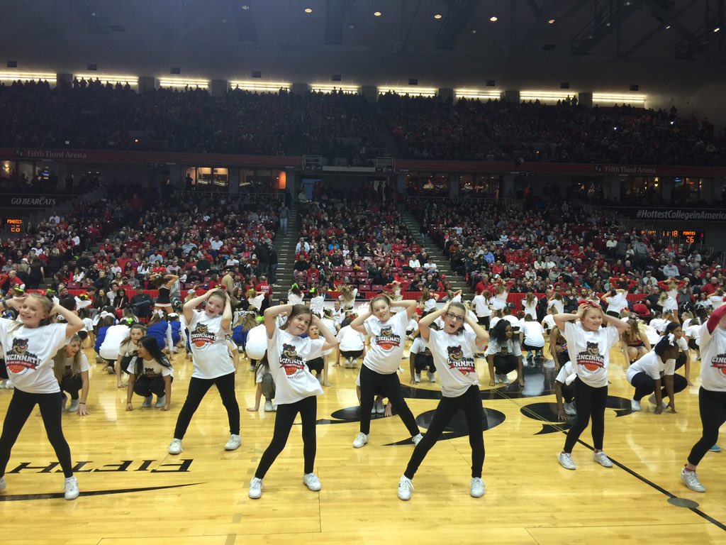 GoBearcatsFANS's tweet photo. @GoBearcatsCHEER and @GoBearcatsDANCE are hosting cheer and dance day today @GoBearcatsMBB #lotsofcheer! https://t.co/OFSqU4yLOL