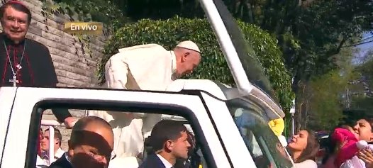 AztecaNoticias's tweet photo. #PapaenMéxico: El papa Francisco inicia el recorrido hacia la Basílica de Guadalupe https://t.co/NKzNd1pgwB https://t.co/9nfJ3Ux2Aq