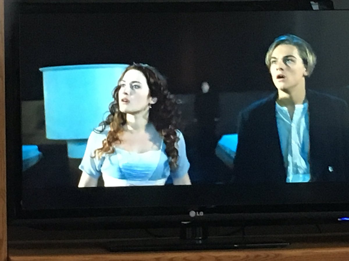 TeamVG4's tweet photo. #SingleLife so I'm watching #Titanic with a nice drink. What of it? #ValentinesSingle https://t.co/nEUlVdUIRq
