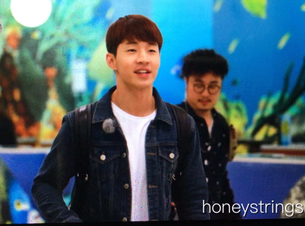 honeystrings's tweet photo. 160213 Henry at Cancun Airport ：） https://t.co/pXxKBO6bD3