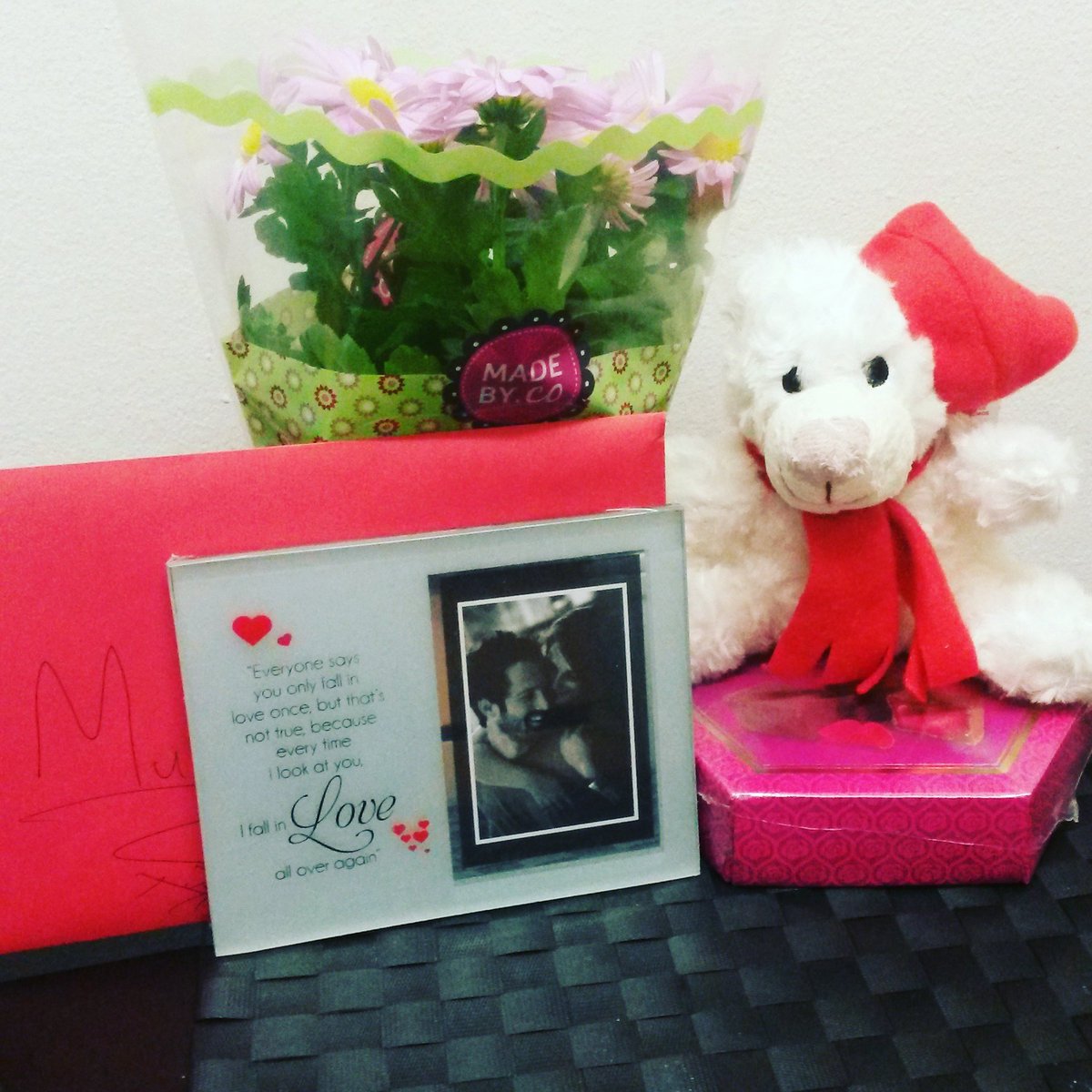 Kel_Lou1's tweet photo. Special delivery earlier from my baby boy ♥ https://t.co/TVuziMBwzW