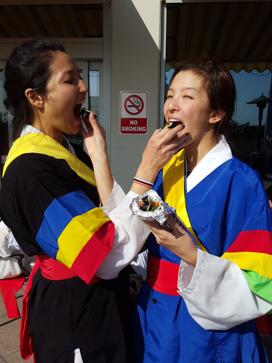 JiShinBalpKi's tweet photo. Lunch break for our beautiful performers #galentines #jsbk 2016 #Kimbap #koreatown https://t.co/jn4diZrMTi