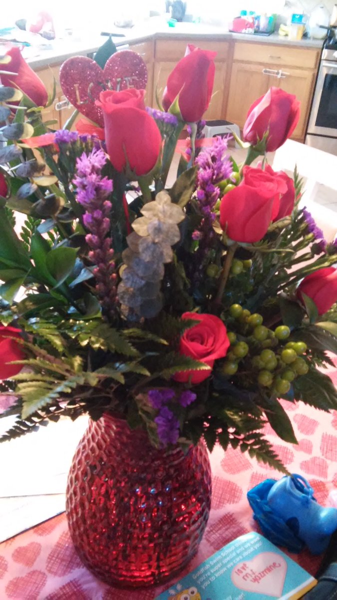 MurrayMillicent's tweet photo. Thanks @steve_murray83 for the Beautiful flowers! #HappyValentinesDay https://t.co/WG329DlCfx