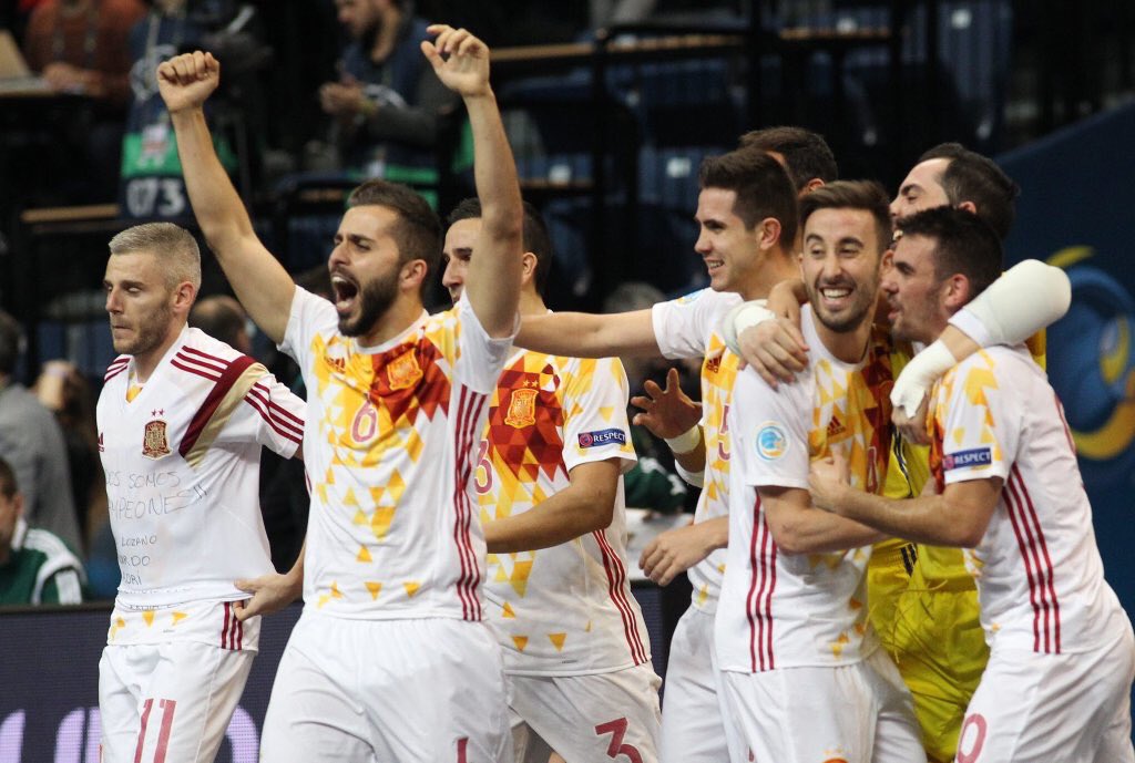 IkerCasillas's tweet photo. ¡¡Enhorabuena equipazo!! Campeones de Europa 👏🏼👏🏼 @SeFutbol #FutsalEURO https://t.co/nYCJd7lIfH