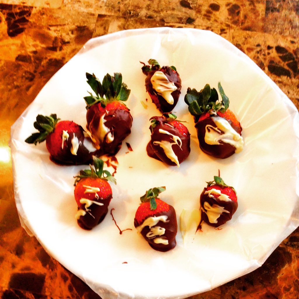 Country1007's tweet image. Hopefully my #husband adheres to &quot;it&apos;s the thought that counts.&quot; #clearlyhomemade #pointsforeffort ? -@roophelps