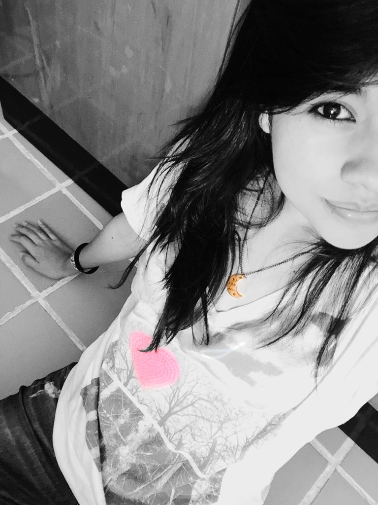 just_karlii's tweet photo. Un #SabadoDeSelfies especial de #PreSanValentin para #PapiRobert , mis cuñados &amp; El dueño de mi corazón.💜👋🏼😙Los amo! https://t.co/N0ESPmU4IO