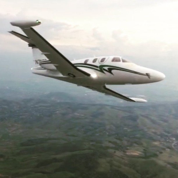 spotterscol's tweet photo. Foto de @sdiaz1994 vía https://t.co/klexZt7vMn - 🚀 B R E A K I N G Time 😎 #ea50 #eclipsejet #e... https://t.co/SAAd5xbQbO