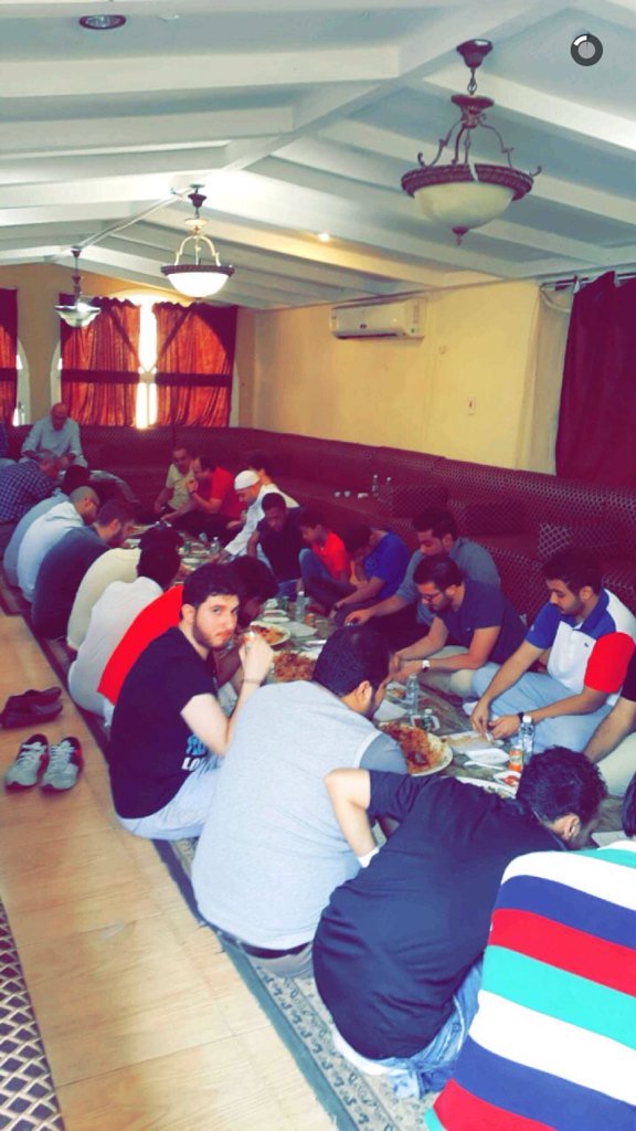 KAUFDstudent's tweet photo. الأستاذ الدكتور/ معتز بن أحمد غلمان مع أبنائه الطلاب في اليوم المفتوح https://t.co/swMSZo2GYy