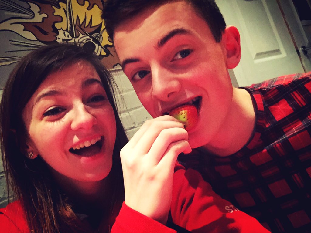 JorgenMoore's tweet photo. Love this girl! @B00_R4DL3Y https://t.co/IMFUZymMeT