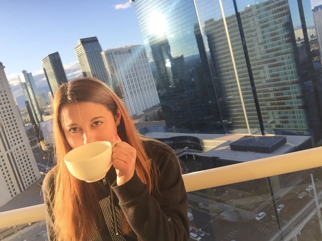 allisonjgeller's tweet photo. #throwbackwheniwant #vegas https://t.co/e04kW3Lpjf
