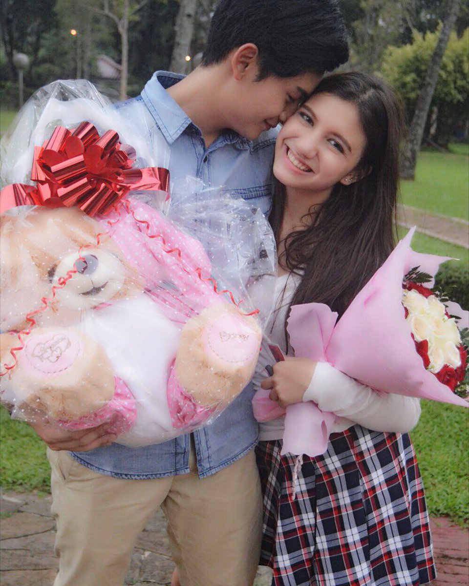 cassandrasleee's tweet photo. Hi @RandyMartin98 n aku ada di Opening INBOX @SCTV_  n segmen 5 get ready for Pacar Istimewa n Happy Valentines dayy https://t.co/A5f7S8HBRI