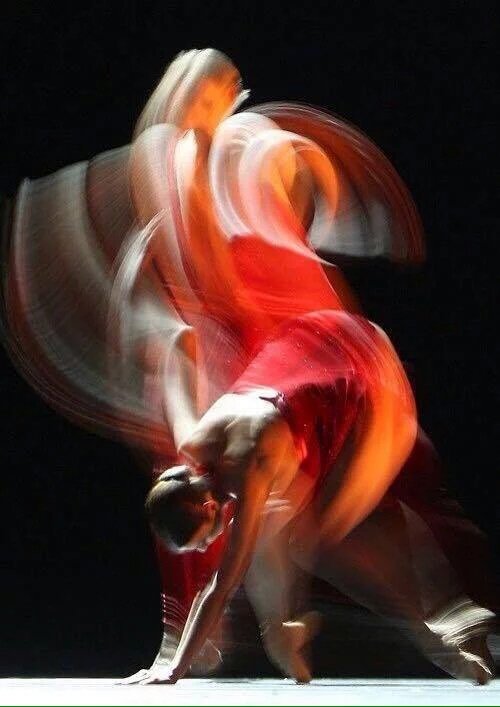 redaelena's tweet photo. #gerundiliberi

Vorticando impazzita,
scivolando, tremolando
come fiamma al vento,
danzo

#leFiRet #asindeto https://t.co/edLmLFJcSk