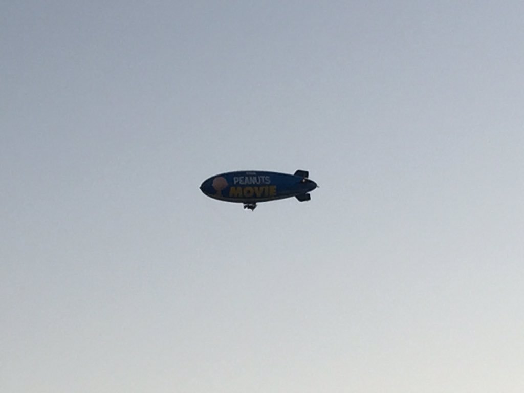 Whipray16's tweet image. @MetLifeBlimp on short final #KORL over the #skatepark #citybeautiful #snoopy1