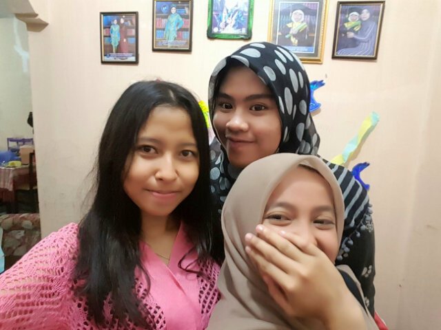 SEFATU_bae's tweet photo. Rina, elvina , dan bu ketu @MHanifah_pny https://t.co/aX4ZCHA7Gp