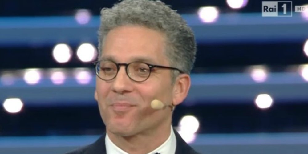 RadioItalia's tweet photo. .@BeppeFiorello a #Sanremo2016 ricorda Modugno e parla delle luci e delle ombre del boom industriale #Taranto https://t.co/Ml1KvNuwDa
