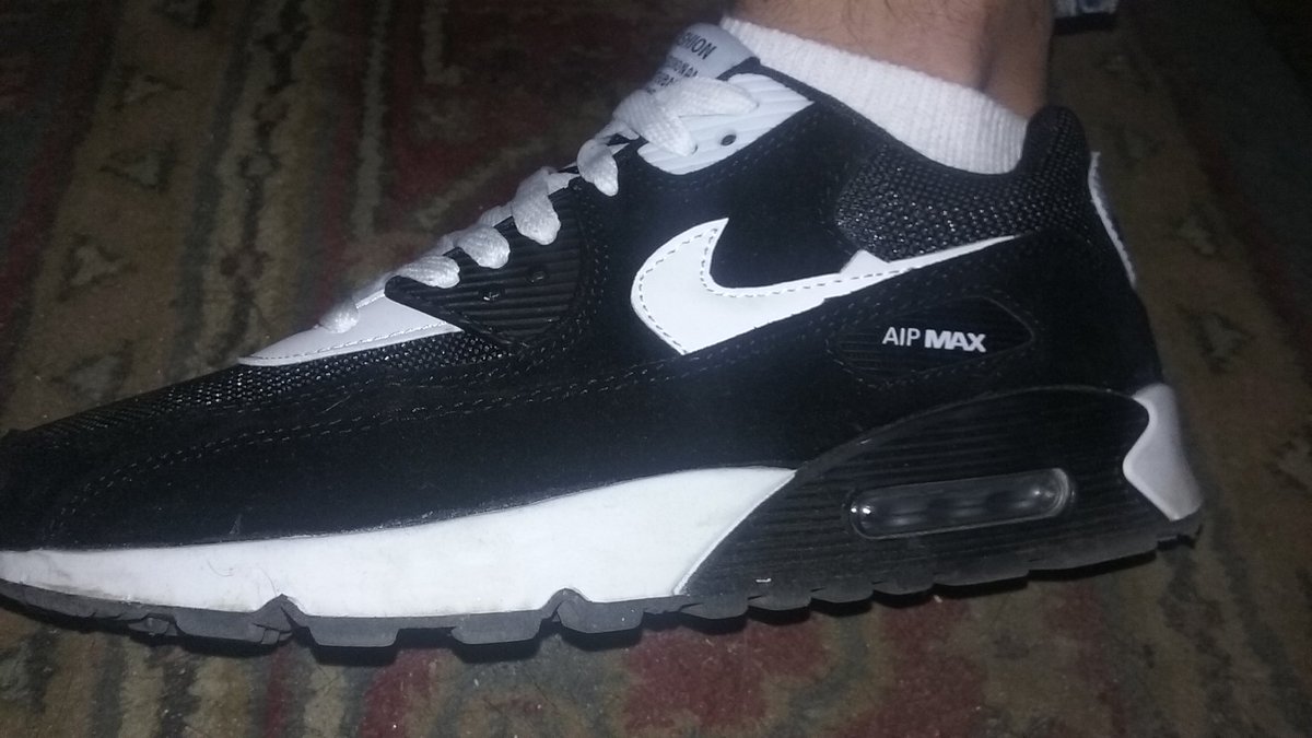 SinsForSam's tweet photo. LMAO! My boy ordered a pair of Nike Airs online RT when you see it 😅 ... @SUKnives @LuiCalibre @Youtubable #SwagFail https://t.co/FtTjvpQbcu