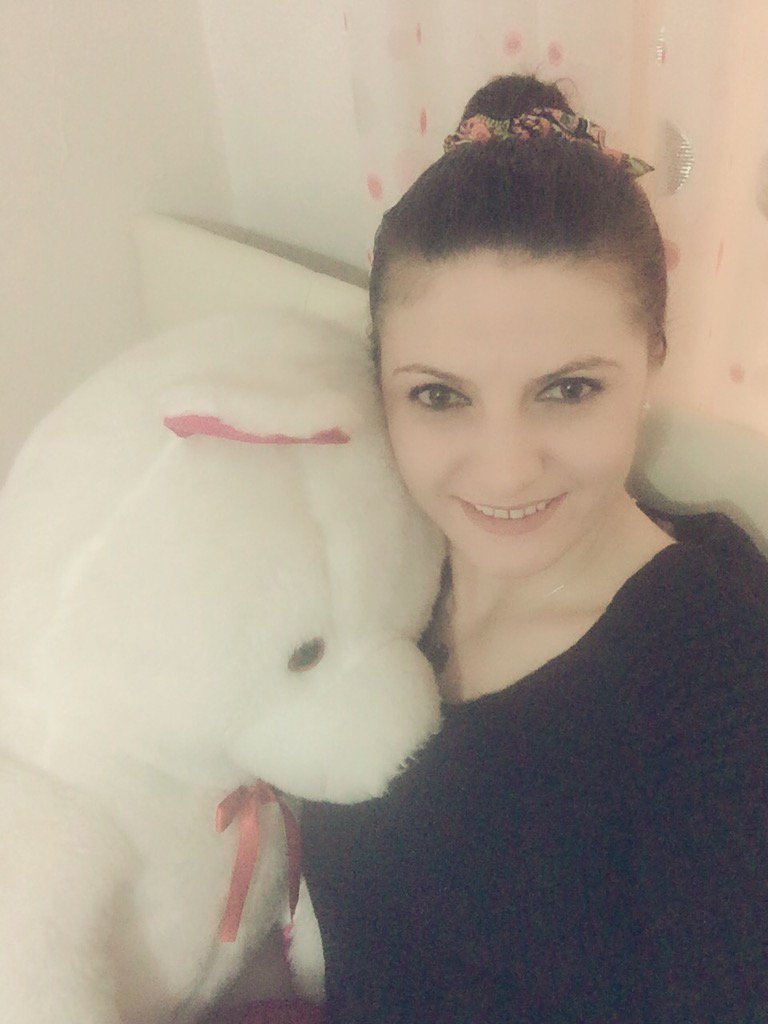 BEYHANSENBEN's tweet photo. Hayat sevince güzel. 
Sevince tatlı günler. 
Bir çayı, bisküviyi...
Çay kaşığını sevin yeter. https://t.co/fYgc3r2C4g