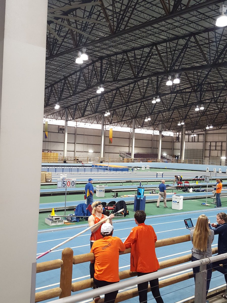 IdahoStateTFXC's tweet photo. Preston still in at 16'4.75" #vaultlyfe https://t.co/Rym98iSmtD