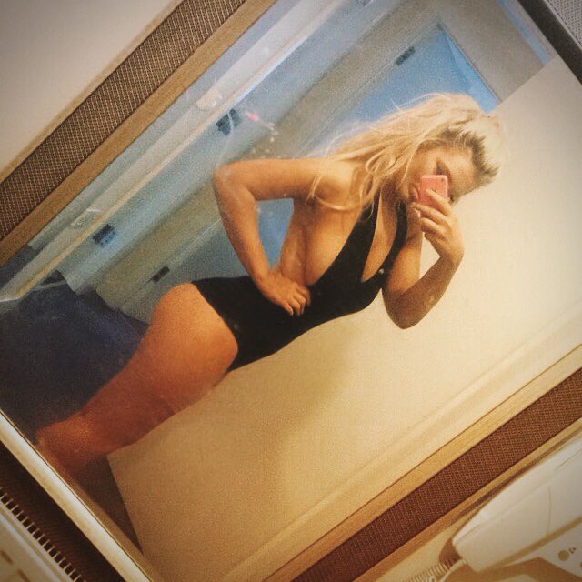 Princessportiax's tweet photo. #tanned #body #fit #blonde #bodysuit #girl #health https://t.co/ae9oN4eUaL