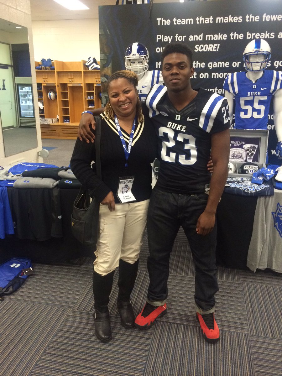 _Swervoo__'s tweet image. I'm a Blue Devil ⚪️⚫️🔵. Committed! BangBang Duke Gang! #TheStable