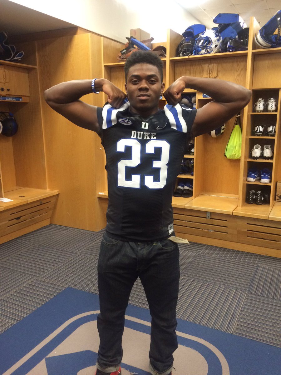 _Swervoo__'s tweet image. I'm a Blue Devil ⚪️⚫️🔵. Committed! BangBang Duke Gang! #TheStable