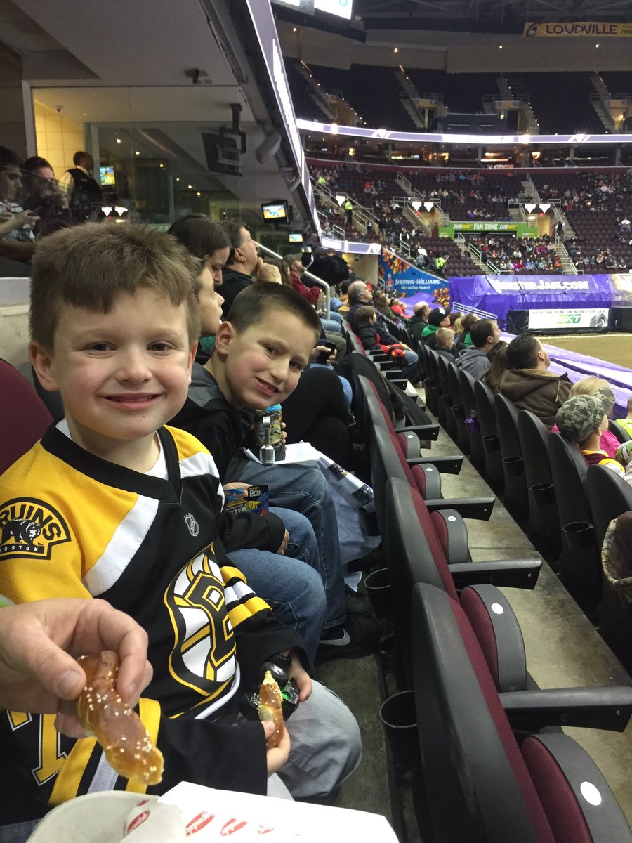 ClarkAshleighN's tweet photo. From hours at the rink to the #MonsterJam #coleythegoalie #onlyevan https://t.co/EjAQ6ueKmO