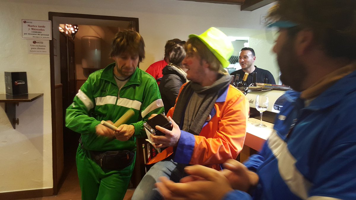 CuartetoRonda's tweet photo. Se habla poco de lo socorridos que son los servilleteros pa cantar coplas de carnaval. https://t.co/kNbY6K4cy2