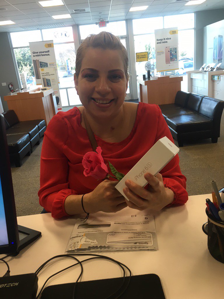 IKE_WL's tweet photo. EAAL off a bill pay + a free rose #sps @wl_byoung @WL_NorCal @wl_saw https://t.co/4c9IquNRkl