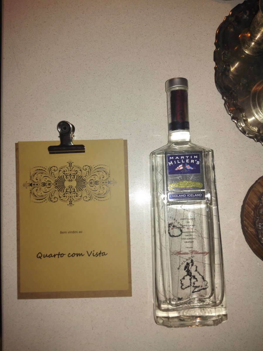 cesarcostaY's tweet photo. Visitem o Quarto com Vista, no LxFactory 
#martinmillers
#drinks_nation_co https://t.co/KVBt4SPtmx