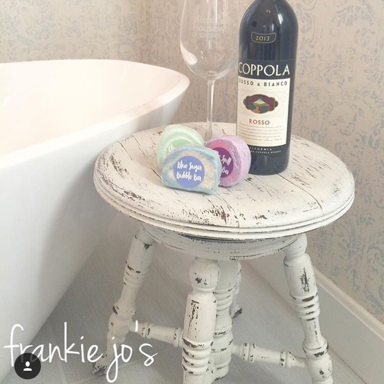 Look at this amazing photo! Courtesy of @frankie_jo_furniture! Bubble bars are ours #smallbusiness#etsynch#etsyelite