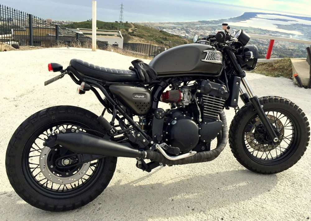 A Triumph Legend 900 
#custombike #motorcycle