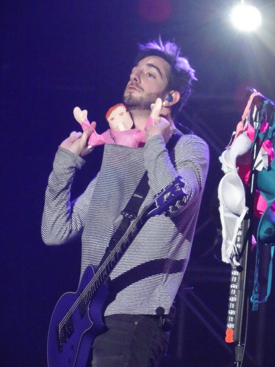 Sheddie_B's tweet photo. @JackAllTimeLow with his new best friend Kenneth :') #BTTFH #AllTimeLowLive @AllTimeLow https://t.co/WGX5zzz4X6