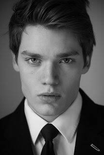 MarchenRPG's tweet photo. [#OpenRole.] 
Kaleb Clarke (Beast) 

FC: Dominic Sherwood 

@/dm for a role. https://t.co/hH9xihWXLO