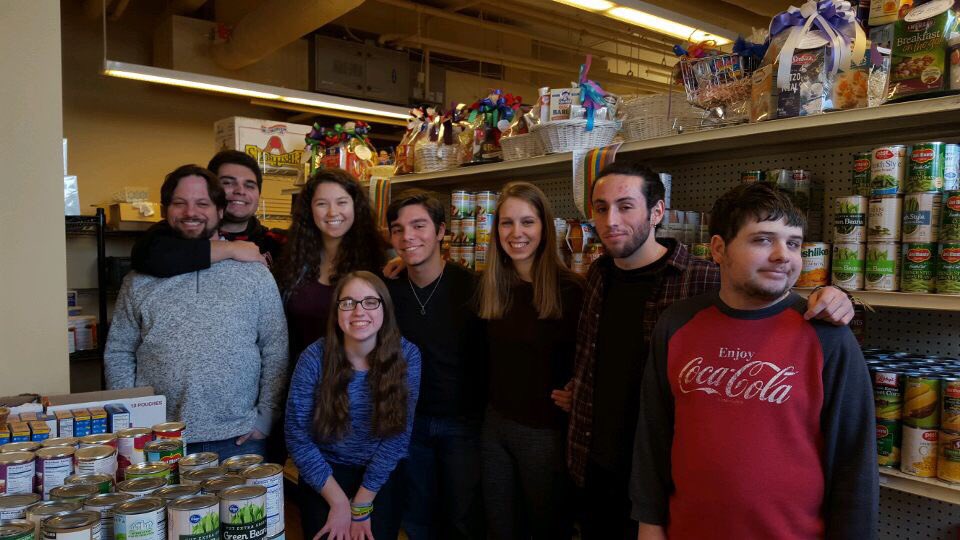 ValleyTempleYG's tweet photo. Valley teens had a great time volunteering &amp; learning about food stamps @ Barbash Family Vital Support Center today! https://t.co/xFrwveGG5v