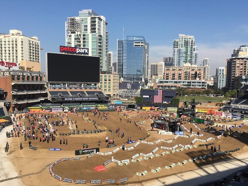MotoCross_MX's tweet photo. #Supercross San Diego #PetcoPark @SanDiego_SoCal #SX #AMA #Gaslampquarter #TripTagger @OffroadUnion #MetaRockU https://t.co/i3kgk4GtjX